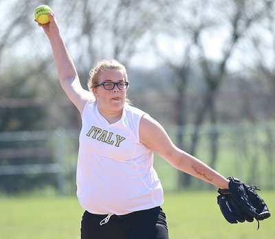 Image: Italy’s 14u Girls pitcher Christy Murray helps to lead her squad to an exciting comeback win over Itasca, 16-15.