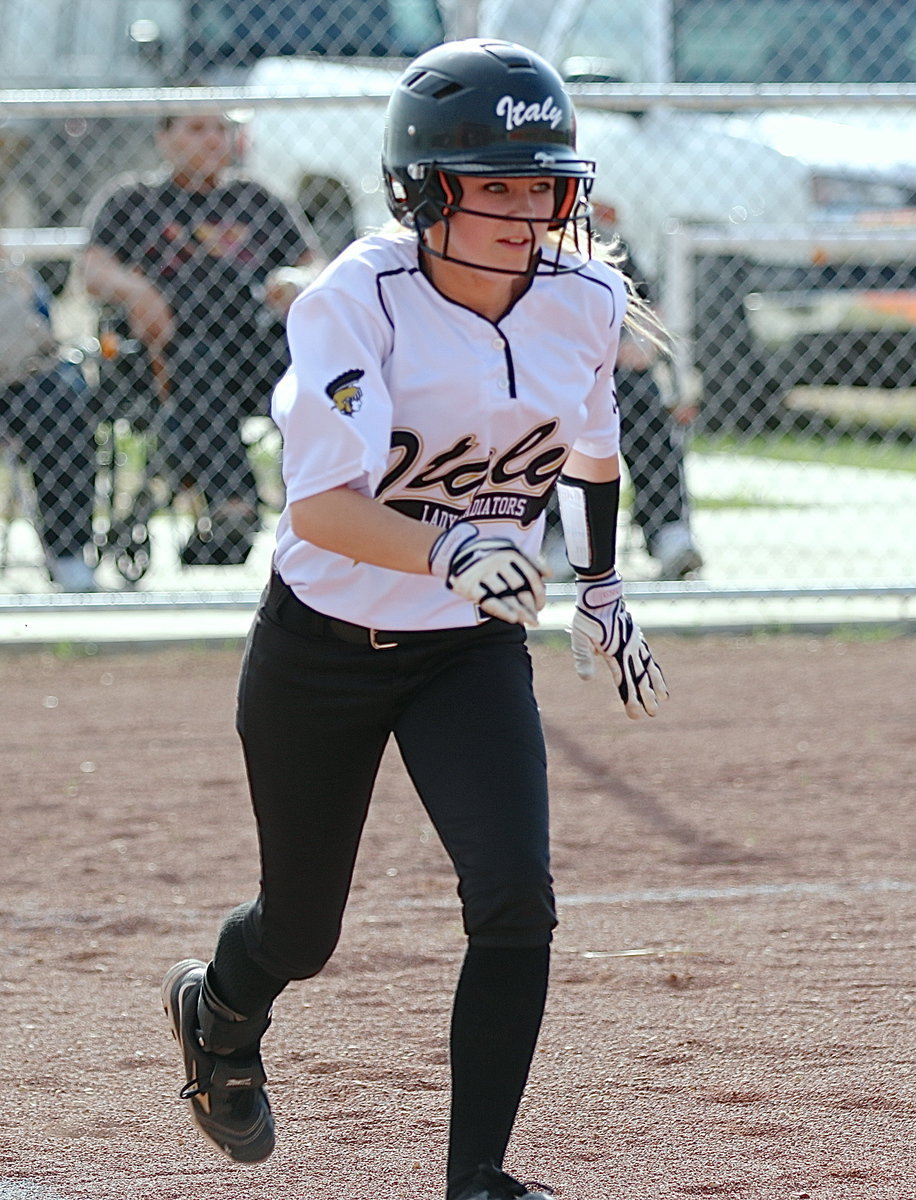 Image: Run, Britney, run! Britney Chambers(4) slap hits her way to first-base.