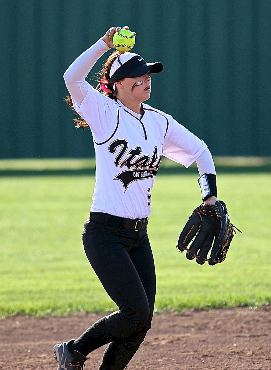 Image: Bailey Eubank(1) brings the ball up to the pitcher’s circle to start an inning.