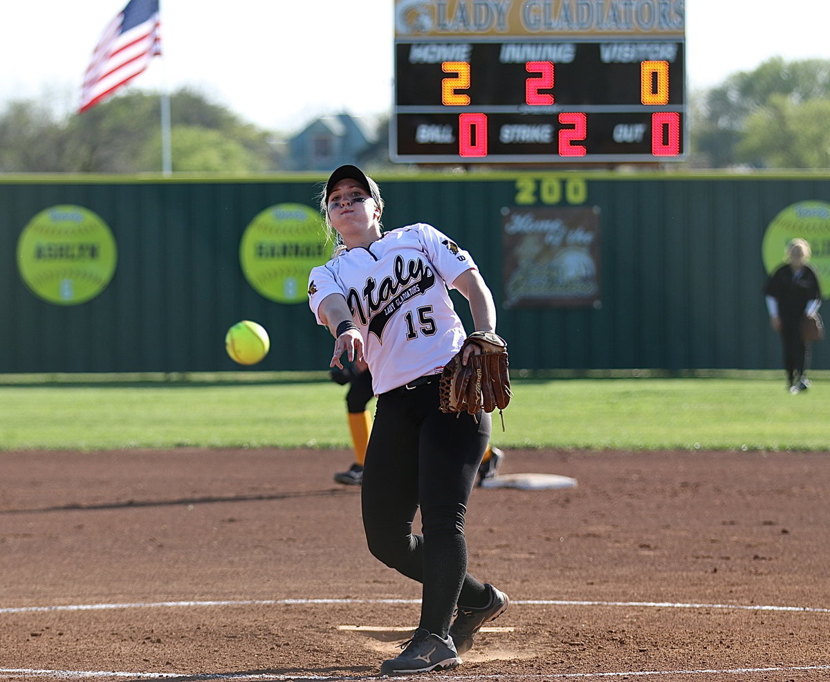 Image: With her teammates rallying around her, Jaclynn Lewis(15) guides the Lady Gladiators to a 5-2 rematch win over district rival Itasca.