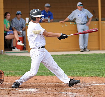Image: Mason Womack(4) levels out on a Bulldog pitch to reach first-base.