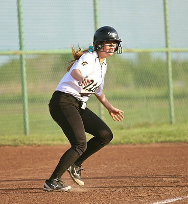 Image: Hannah Washington(8) puts on the brakes after rounding third-base.