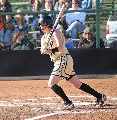 Image: Hannah Washington(00) connects on a pitch for the Lady Gladiators.