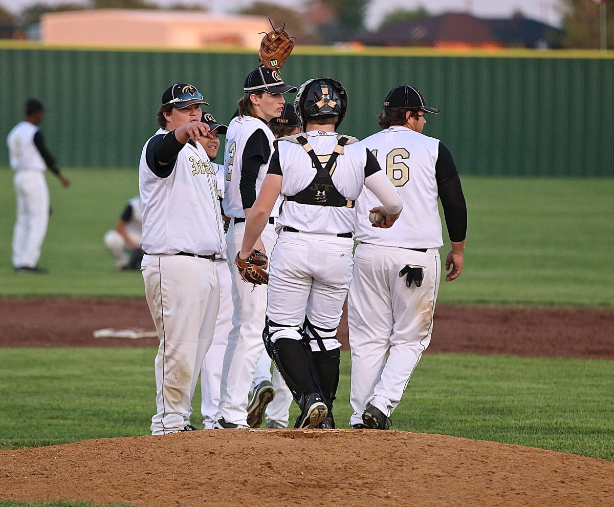 Image: Italy’s infielders help keep pitcher Ty Windham(12) motivated.