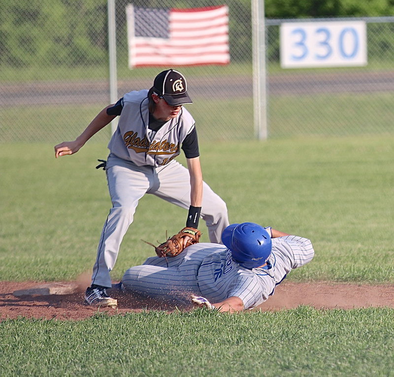 Image: Italy’s second-baseman Ty Windham(12) makes the tag in time against a Bulldog base runner.