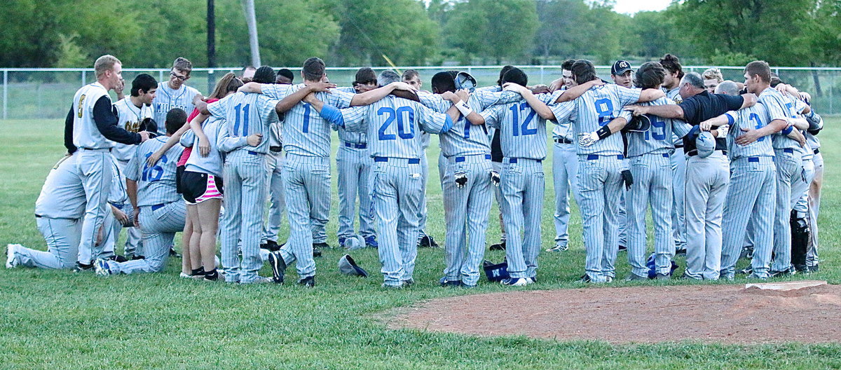 Image: Both towns unite in prayer after the Duel at the Dog Pound. Back in the day, many players from both towns played together thru the IYAA under the name Gladiadogs, in a season where they won a championship.