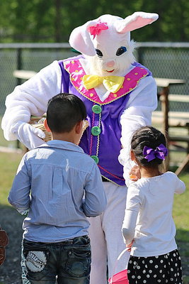 Image: Evan Chen and his little sis Annie Chen receive eggs from the Easter Bunny.