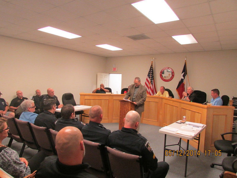 Image: Chief Michael Sullivan of Farmersville giving presentation about Italy Police Department receiving award