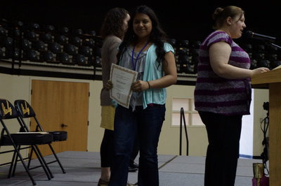 Image: Noeli Garcia received an award for A’s/B’s in 8th grade.
