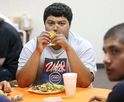 Image: Mariano Perez really likes the nachos!