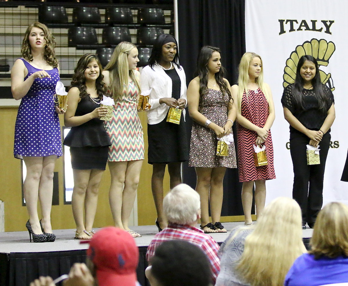 Image: Cheerleaders Taylor Turner, Jessica Garcia, Kelsey Nelson, K’Breona Davis, Ashlyn Jacinto, Britney Chambers and mascot Noeli Garcia are presented gift bags during the banquet.