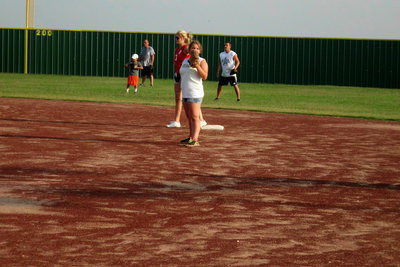 Image: Jill Varver plays second base. Haley Turner waits to head for 3rd.