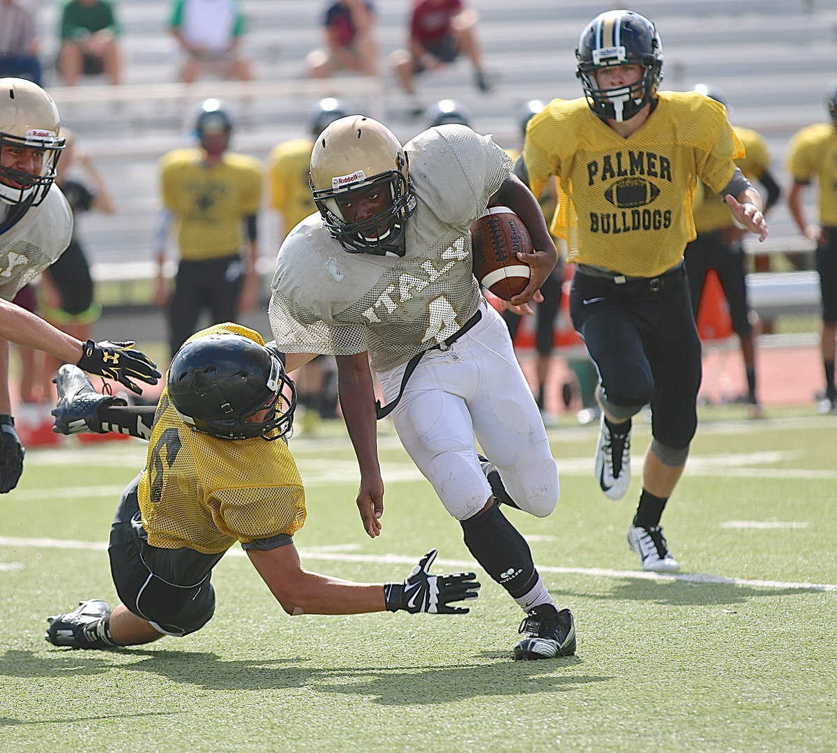 Image: Gladiator freshman Kendrick Norwood(4) tries to make the most of his varsity reps by slipping a Bulldog tackle and lunging ahead for positive yards.