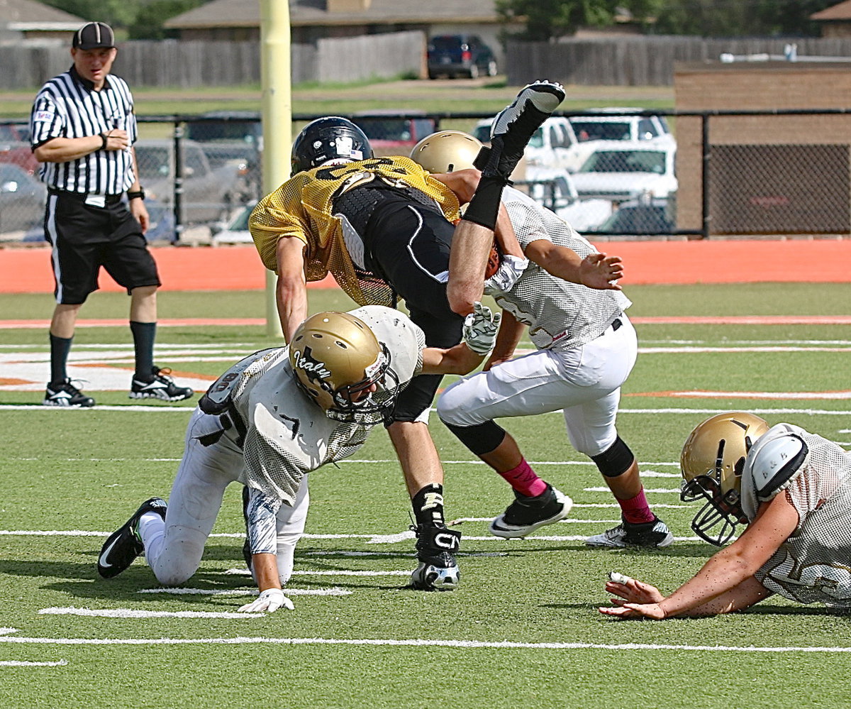 Image: Italy’s Jack Hernandez(3) tries to upend a Palmer receiver but the Bulldog keeps his paws and maneuvers into the endzone.