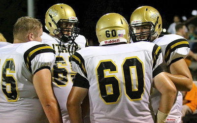 Image: Offensive linemen Colin Newman(76), Aaron Pittmon(65), John Byers(60) and Austin Pittmon(58) have a group huddle.