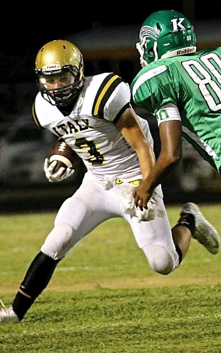 Image: Italy’s Hunter Merimon(3) returns the kickoff for solid gain against Kerens.