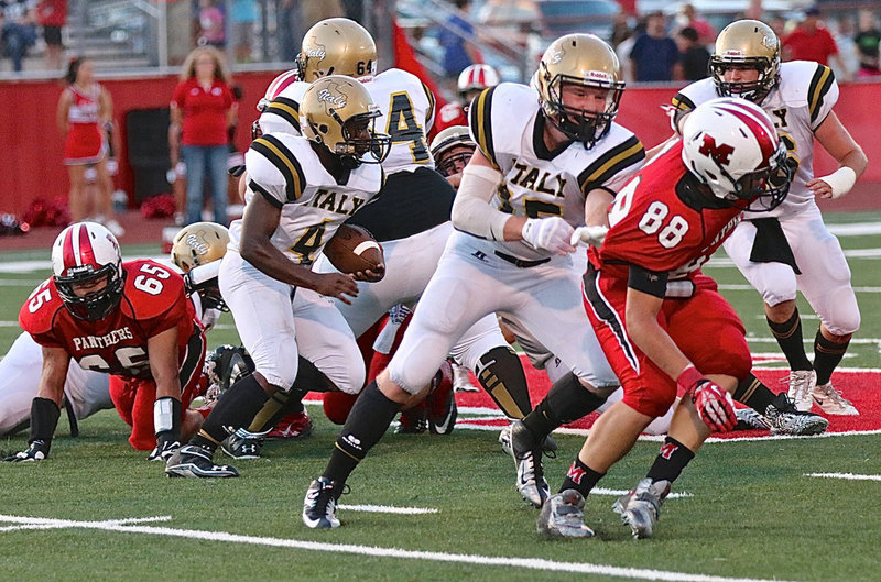 Image: Seniors Ty Fernandez(64) and Cody Boyd(15) clear the way for freshman Kendrick Norwood(4).