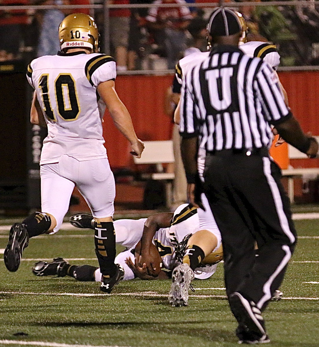 Image: Kendrick Norwood(4) recovers a fumble for the Gladiator cause.