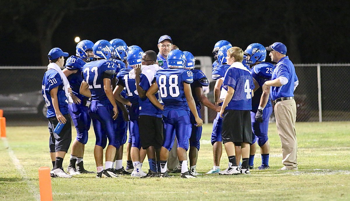 Image: Head coach Ronnie Crumpton talks strategy with his Bulldogs.