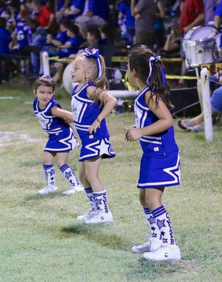 Image: Milford’s youngest cheerleaders shake things up for the Bulldogs as Lailah Lopez, Carly French and Carli Garza flicker their stars!!!