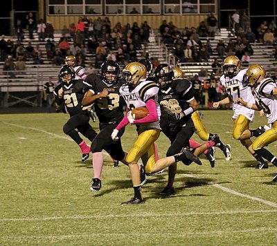 Image: Gladiator Clayton Miller(6) is finally brought down by a couple of Yellowjackets.