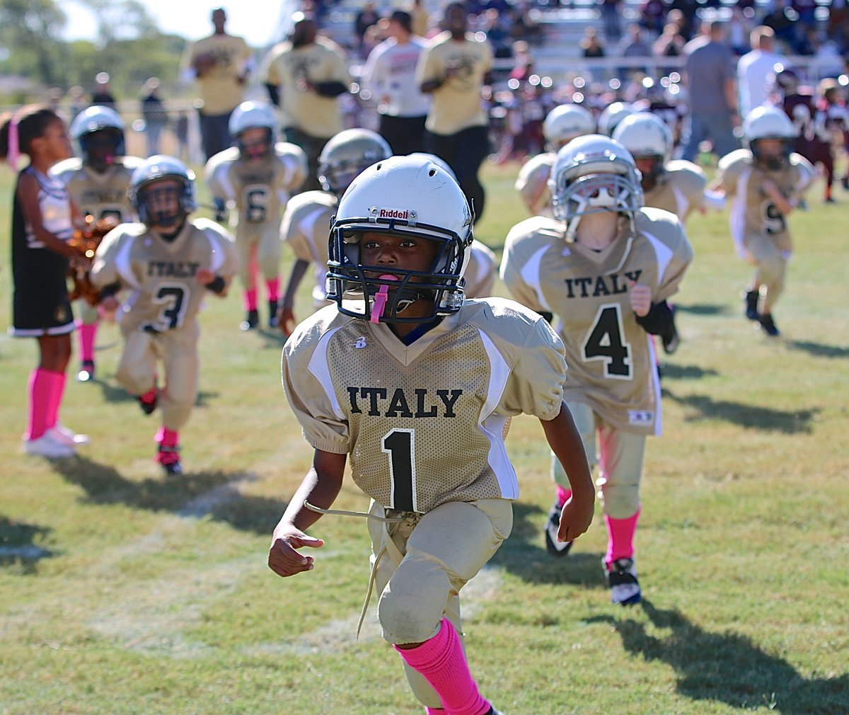 Image: Curtis Benson(1) and his IYAA C-team Gladiator teammates take a victory lap thru spirit alley after their win over Mildred.