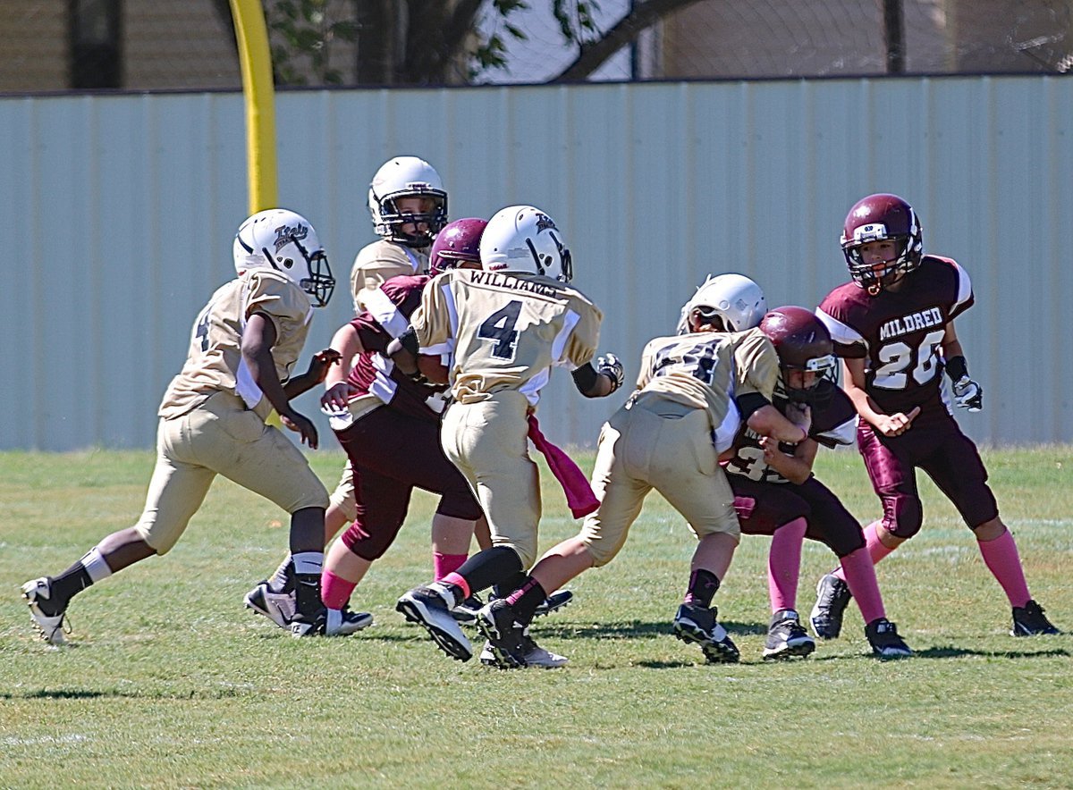 Image: A-team blockers Jayden Barr(14) and Bryce DeBorde(44) lead the way for running back Julius Williams(4).