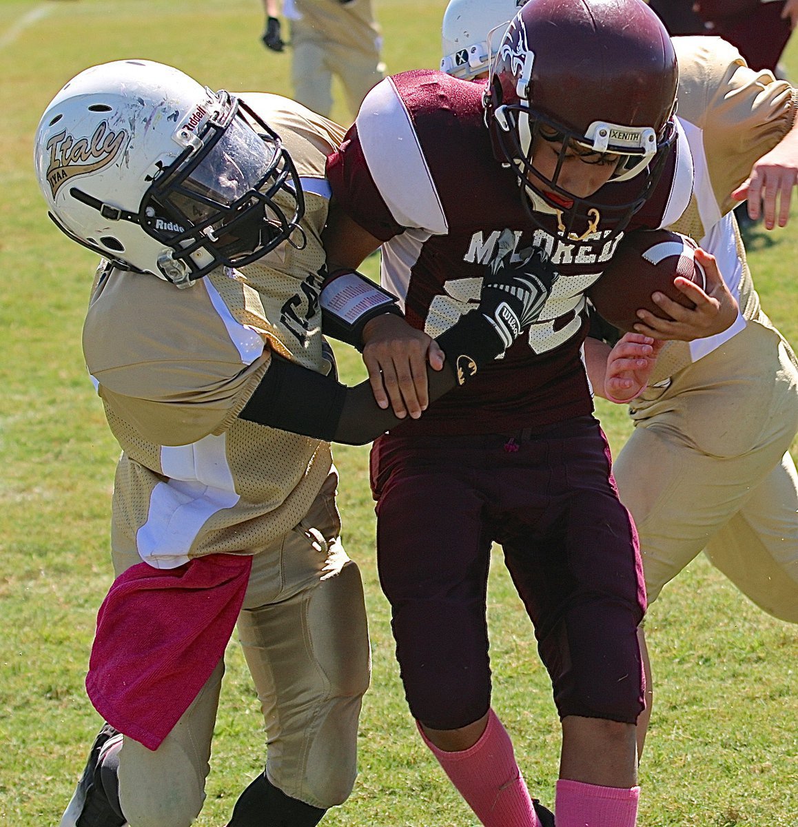 Image: A-team Gladiator Julius Williams(4) wraps up a Mildred runner along Italy’s sideline.