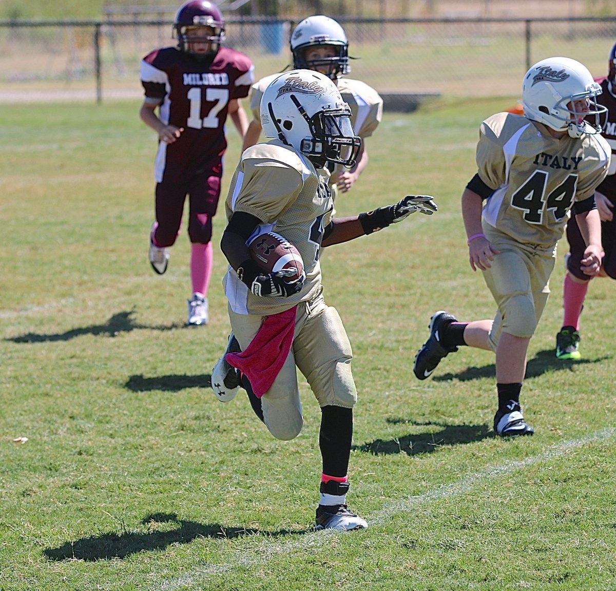 Image: A-team Gladiator Julius Williams(4) breaks into the clear as teammate Bryce DeBorde(44) searches for an Eagle to block.