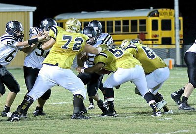 Image: Italy defensive tackle John Escamilla(50) targets a Dawson running back with help from Aaron Pittmon(72) and Kyle Fortenberry(66).
