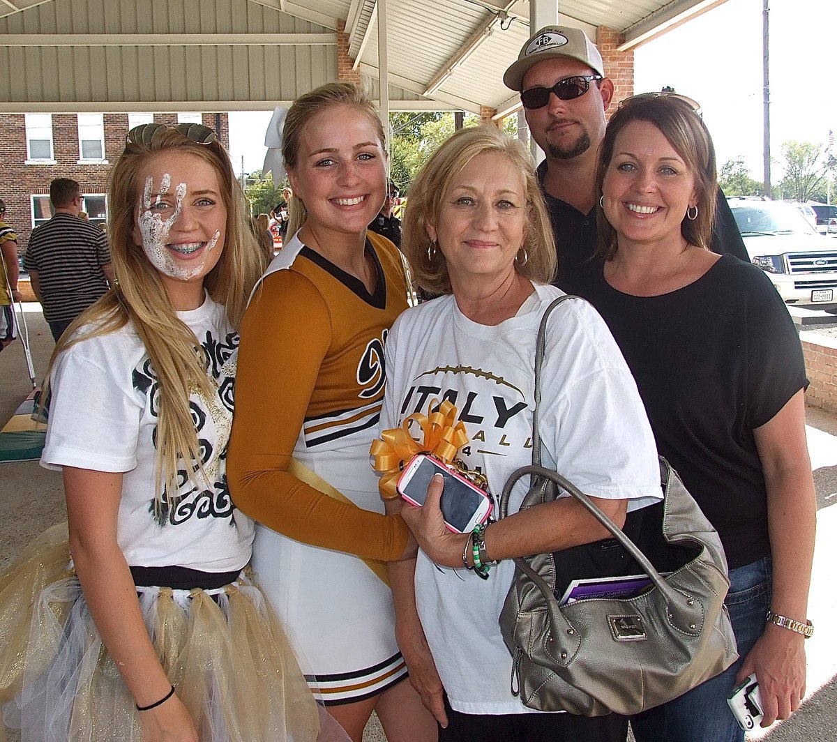 Image: Hannah, Madison, Betty, Shelly and Mike.