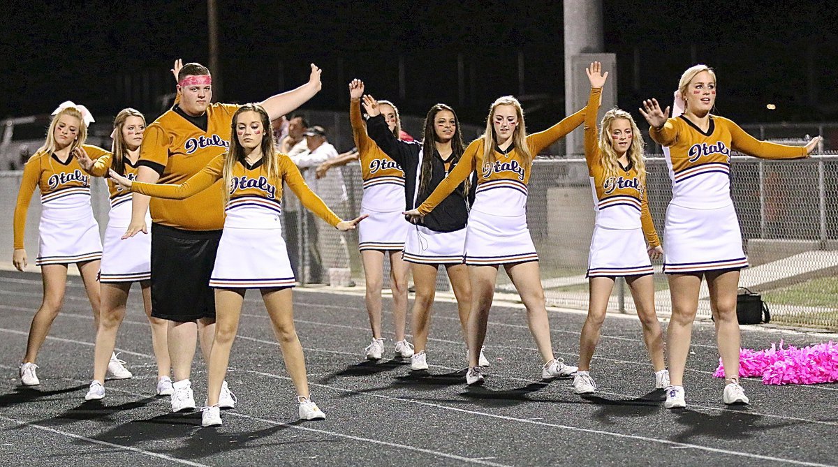 Image: The Gladiator cheerleaders try to keep their balance and keep Italy on course despite the unsteadiness of the Pirate field.