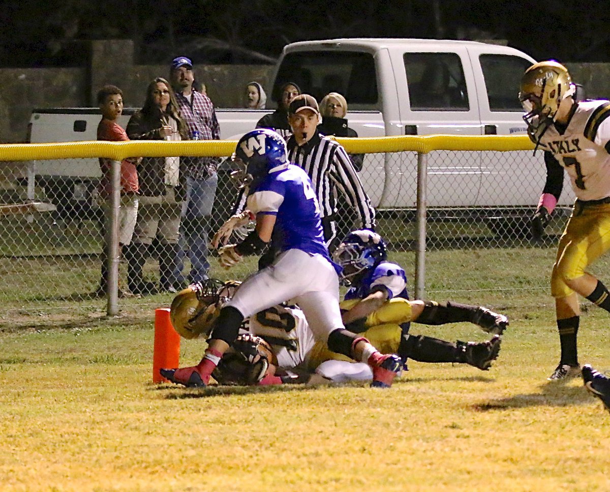 Image: Gladiator Coby Jeffords(10) clears the goal line after catching a pass from teammate Joe Celis to put Italy on the board before halftime. Wortham held the halftime lead 7-6.