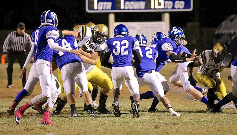 Image: Aaron Pittmon(72) spots Wortham’s running back hitting the middle of Italy’s defenses.