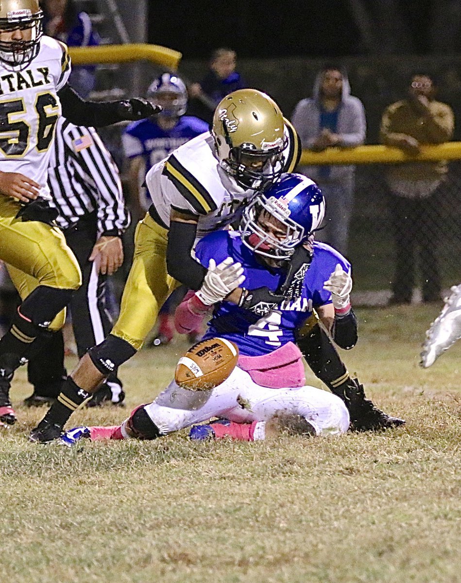 Image: Fabian Cortez(11) denies a Bulldog receiver a reception in Italy’s secondary.