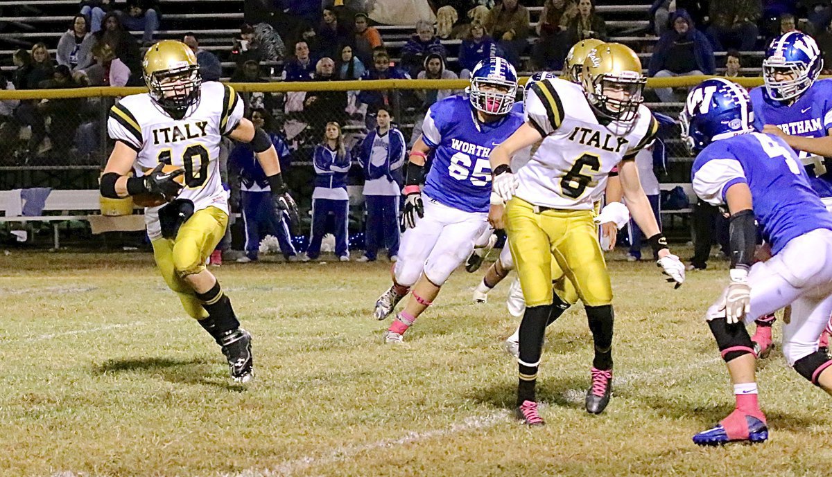 Image: Italy’s Clayton Miller(6) tries to get teammate Coby Jeffords(10) the edge against Wortham’s defense.