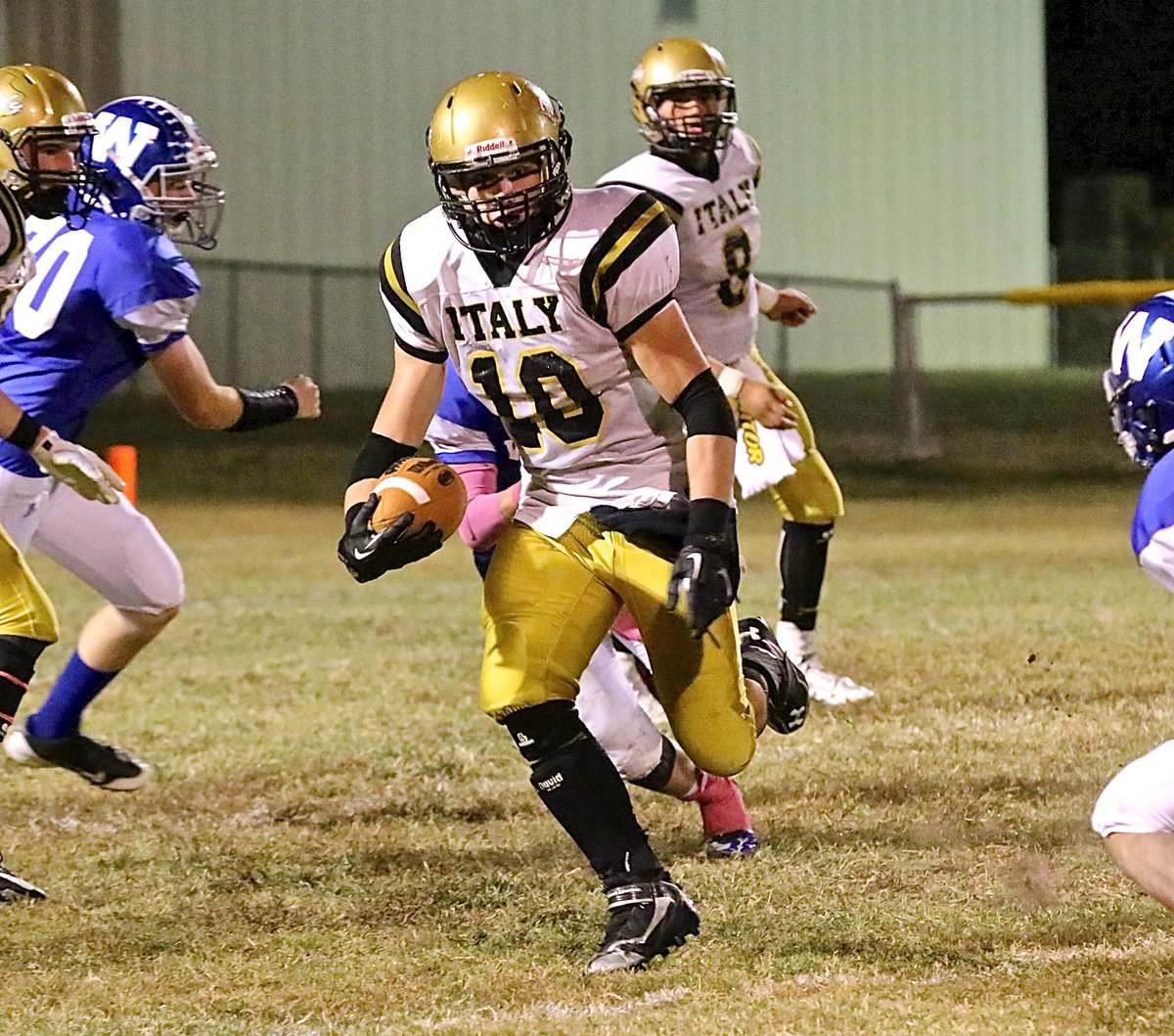 Image: Coby Jeffords(10) hits the middle and then breaks down Italy’s sideline for a 50 yard run to Wortham’s 4-yard line. The effort by Jeffords set up Italy’s game winning touchdown.