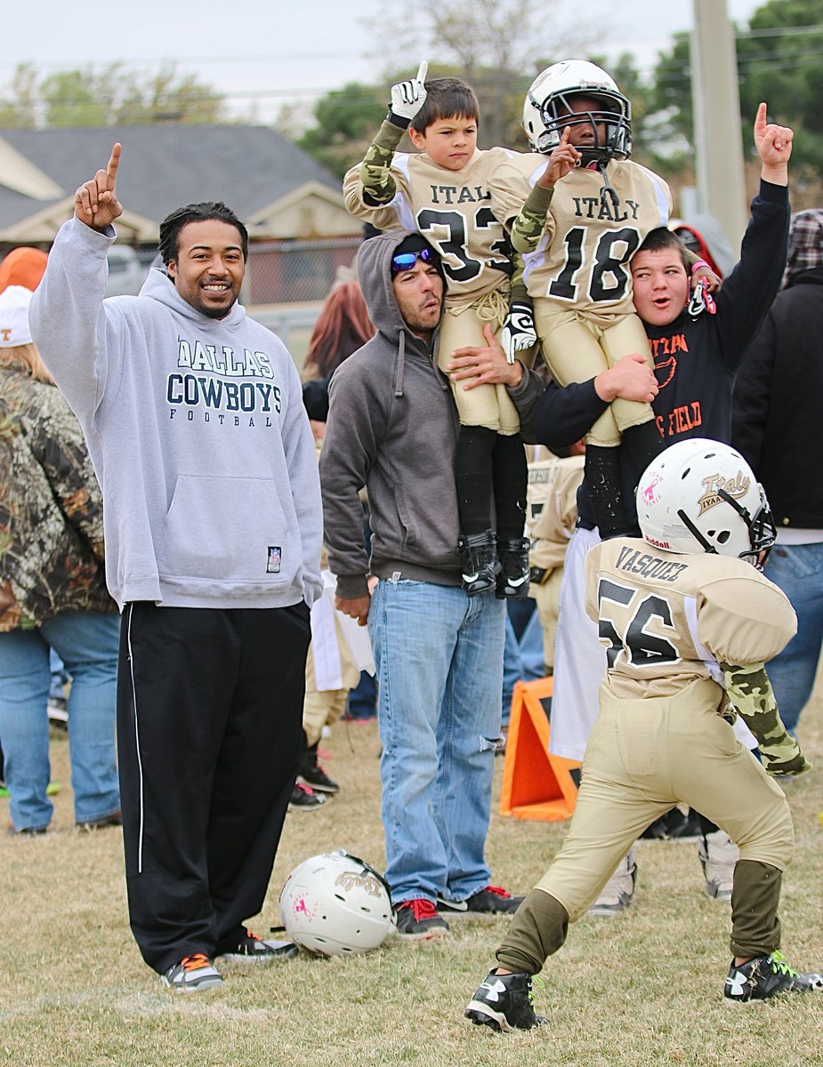 Image: Former NFL great Keith Davis celebrates with David Holt, Ramzi Holt(33), Elijah Davis(18), Barry Grant and Gavin Vasquez(56) after Italy’s 36-25 Superbowl win over the Palmer Bulldogs.