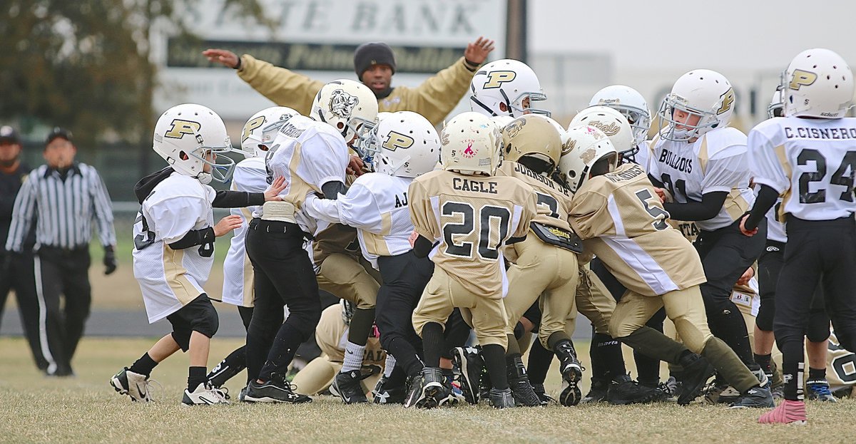 Image: C-Team head coach Jasenio Anderson thinks his defense has held on fourth and short as Curtis Benson(1), Ryland Cagle(20), Cory Johnson, Jr.(7) and Damian Wooldridge(5) force the Bulldogs backwards.