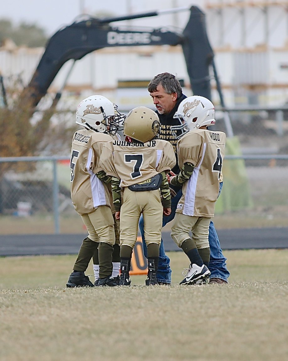 Image: Offensive coordinator Gary Wood huddles with his all-star backfield of Curtis Benson(1), Damian Wooldridge(5), Cory Johnson, Jr. and Gared Wood(4).