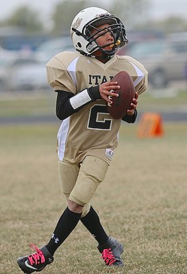 Image: Jaylon Wallace(2) rolls out to pass for the IYAA B-Team Gladiators on Superbowl Saturday against Blooming Grove.