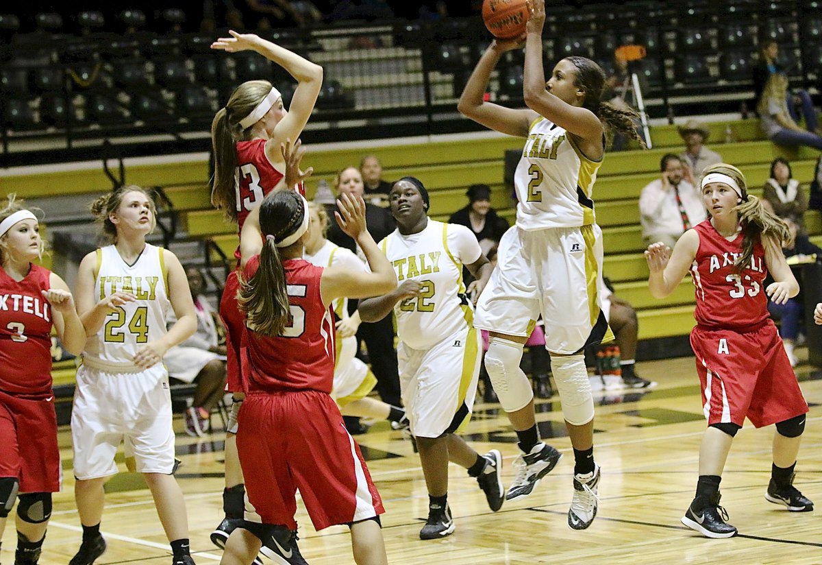 Image: Italy freshman Emmy Cunningham(2) penetrates the lane and then pulls up to knock down a short jumper against Axtell.