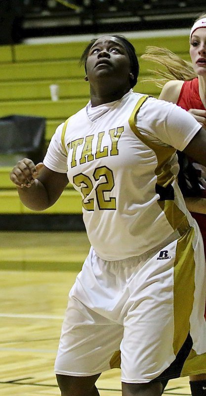 Image: Lady Gladiator Taleyia Wilson(22) is working hard on the block to control the boards.