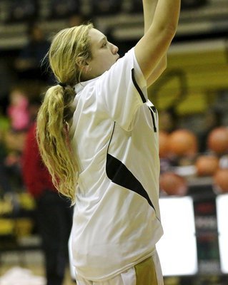 Image: Italy freshman Brycelen Richards readies her shooting arm before battle against visiting Axtell.