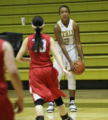 Image: Emmy Cunningham(2) keeps her eyes up as she looks for an open Lady Gladiator teammate.
