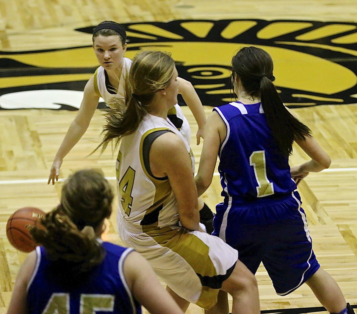 Image: Setting a  strong screen for teammate Tara Wallis(4) is Lillie Perry(24).