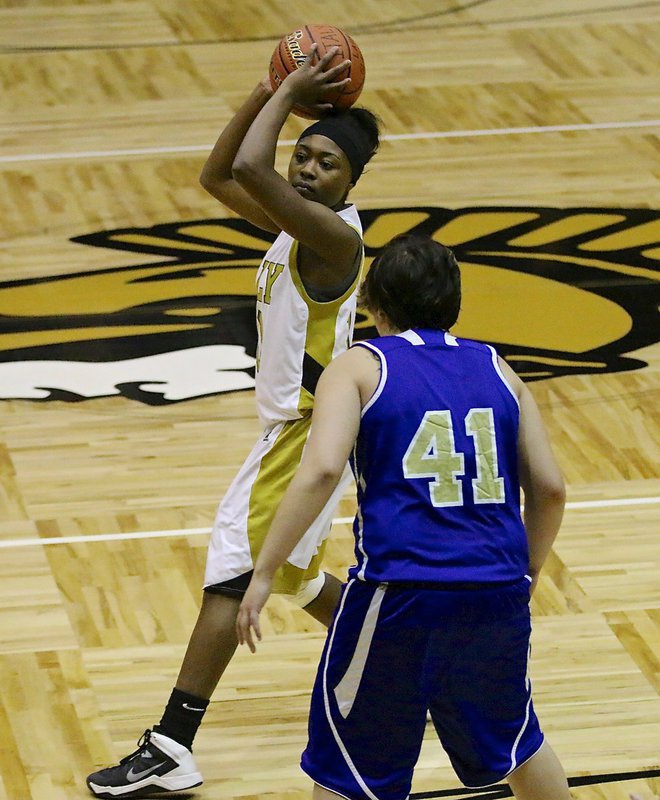 Image: Lady Gladiator K’Breona Davis(10) surveys the scene before making a pass on offense.