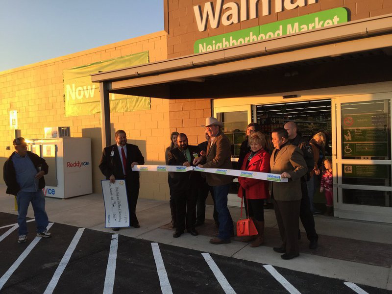 Image: Mayor Hobbs cut the ribbon at Walmart’s opening ceremony