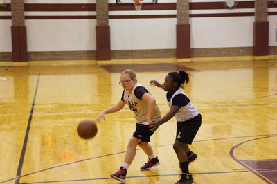 Image: Gabi continues her drive around the Eagle defense.