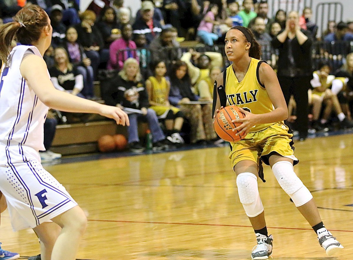 Image: Emmy Cunningham(2) stops and pops from three point range. The freshman finished with 34-points including 5 three-pointers.